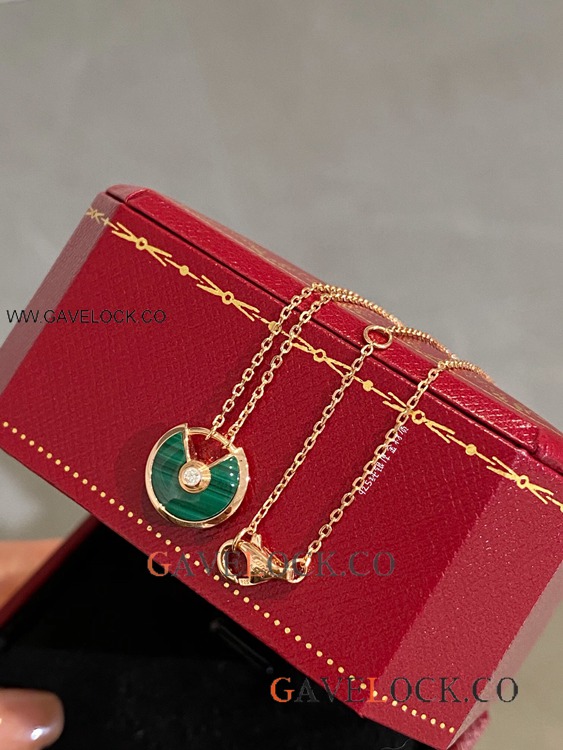 Amulette Cartier Rose Gold Chain Necklace Malachite Diamond